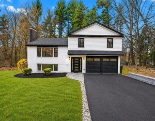 1 Hunter Dr, Andover, Massachusetts, 4 Bedrooms Bedrooms, 9 Rooms Rooms,3 BathroomsBathrooms,Residential,For Sale,Hunter Dr,73506673