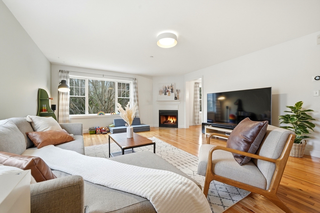 30 Webster St, Needham, Massachusetts, 3 Bedrooms Bedrooms, 7 Rooms Rooms,3 BathroomsBathrooms,Residential,For Sale,Webster St,73506627