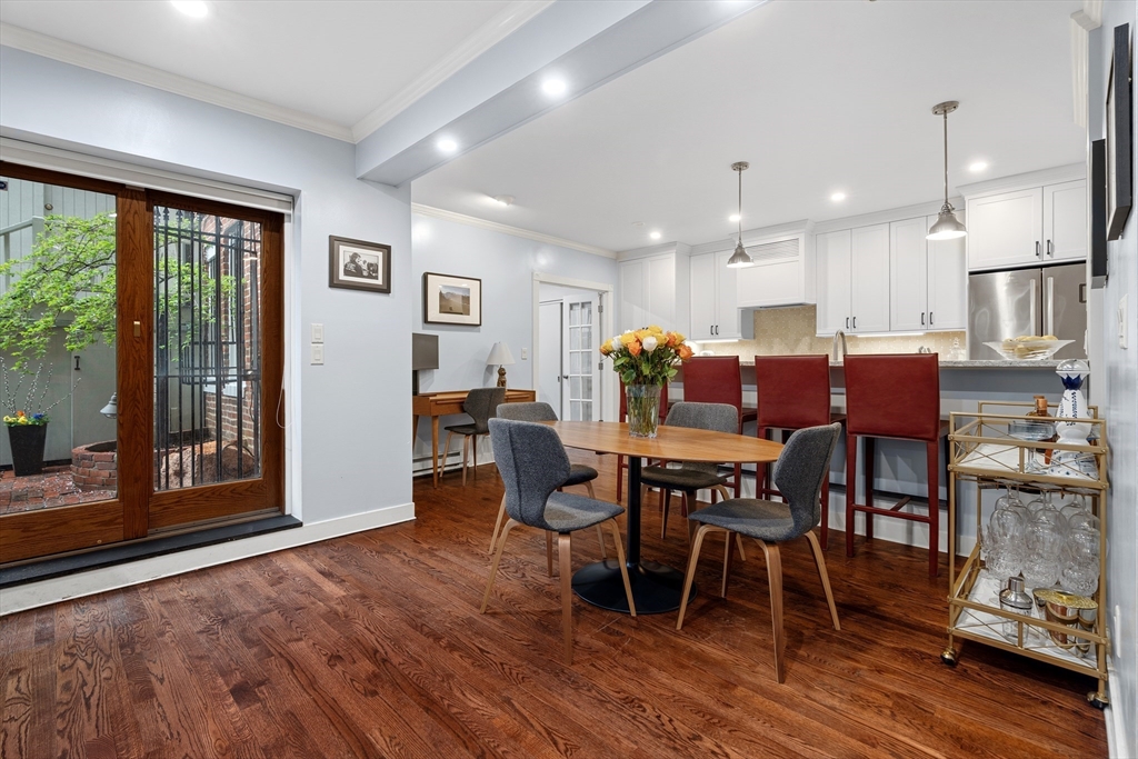 150 Chandler St, Boston, Massachusetts, 2 Bedrooms Bedrooms, 5 Rooms Rooms,2 BathroomsBathrooms,Residential,For Sale,Chandler St,73506639