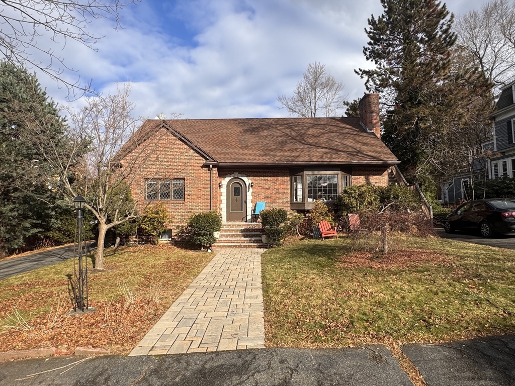 10-12 Webster St, Winchester, Massachusetts, 4 Bedrooms Bedrooms, 9 Rooms Rooms,2 BathroomsBathrooms,Residential Lease,For Rent,Webster St,73468581