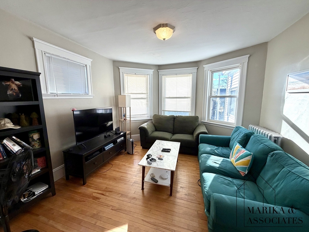 65 Craigie Street, Somerville, Massachusetts, 3 Bedrooms Bedrooms, 6 Rooms Rooms,1 BathroomBathrooms,Residential Lease,For Rent,Craigie Street,73506705