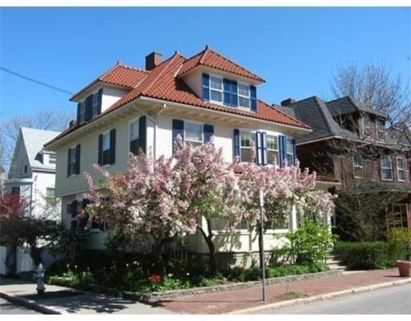 153 Upland Rd, Cambridge, Massachusetts, 5 Bedrooms Bedrooms, 9 Rooms Rooms,2.5 BathroomsBathrooms,Residential Lease,For Rent,Upland Rd,73506741