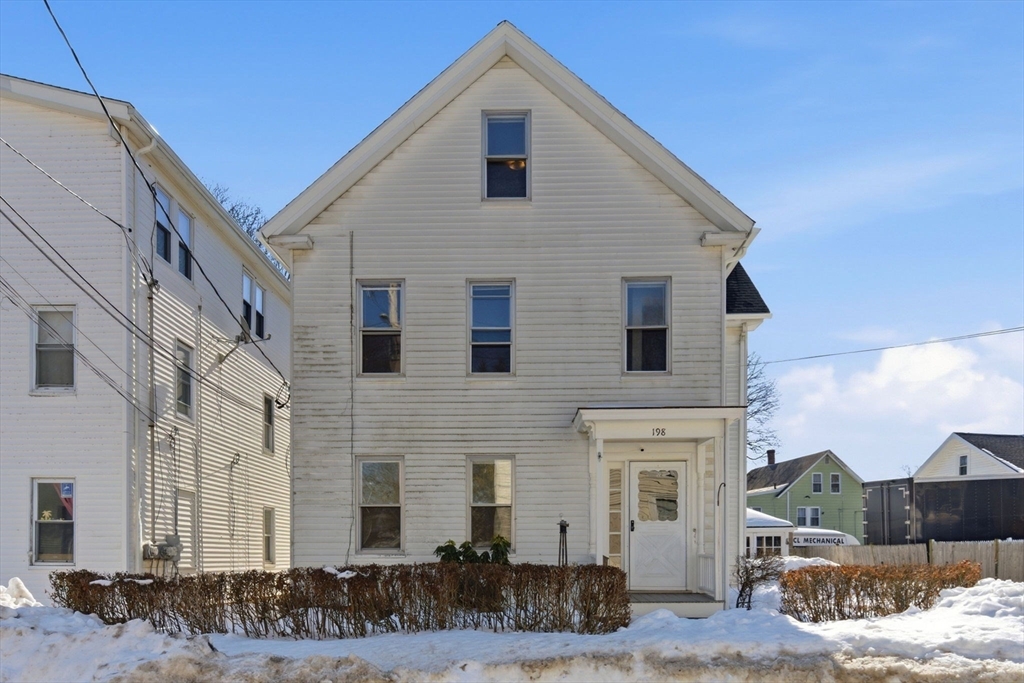 198 Chestnut St, Marlborough, Massachusetts, 6 Bedrooms Bedrooms, 13 Rooms Rooms,2 BathroomsBathrooms,Residential Income,For Sale,Chestnut St,73482219