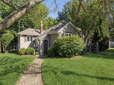 35 Lincoln Avenue, Lynnfield, Massachusetts, 3 Bedrooms Bedrooms, 7 Rooms Rooms,2 BathroomsBathrooms,Residential,For Sale,Lincoln Avenue,73474635