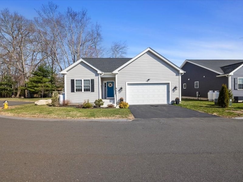 20 Country Club Blvd, Dudley, Massachusetts, 2 Bedrooms Bedrooms, 7 Rooms Rooms,2 BathroomsBathrooms,Residential,For Sale,Country Club Blvd,73506456