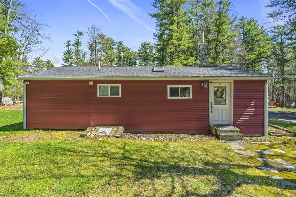 9 Hazel St, Lakeville, Massachusetts, 1 Bedroom Bedrooms, 3 Rooms Rooms,1 BathroomBathrooms,Residential,For Sale,Hazel St,73506913