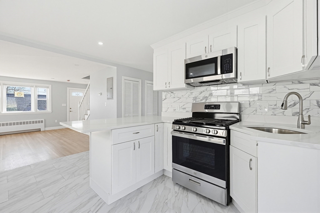 185 Suffolk Ave, Revere, Massachusetts, 6 Bedrooms Bedrooms, 10 Rooms Rooms,3 BathroomsBathrooms,Residential Income,For Sale,Suffolk Ave,73506922