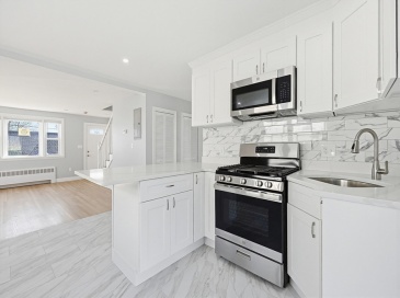 185 Suffolk Ave, Revere, Massachusetts, 6 Bedrooms Bedrooms, 10 Rooms Rooms,3 BathroomsBathrooms,Residential Income,For Sale,Suffolk Ave,73506922