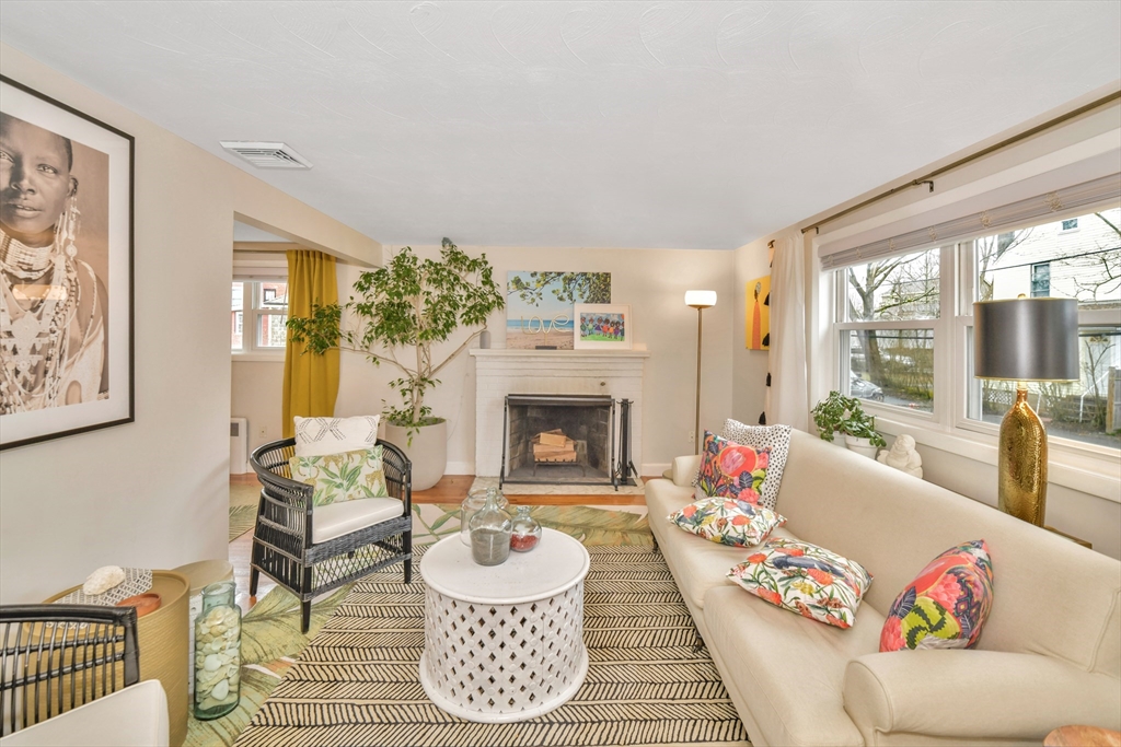 15 Union Avenue, Milton, Massachusetts, 3 Bedrooms Bedrooms, 4 Rooms Rooms,2 BathroomsBathrooms,Residential Lease,For Rent,Union Avenue,73506924