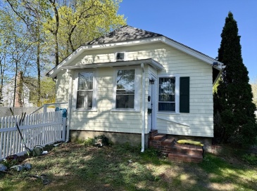 21 1/2 Union Street, Natick, Massachusetts, 2 Bedrooms Bedrooms, 4 Rooms Rooms,1 BathroomBathrooms,Residential Lease,For Rent,Union Street,73506940