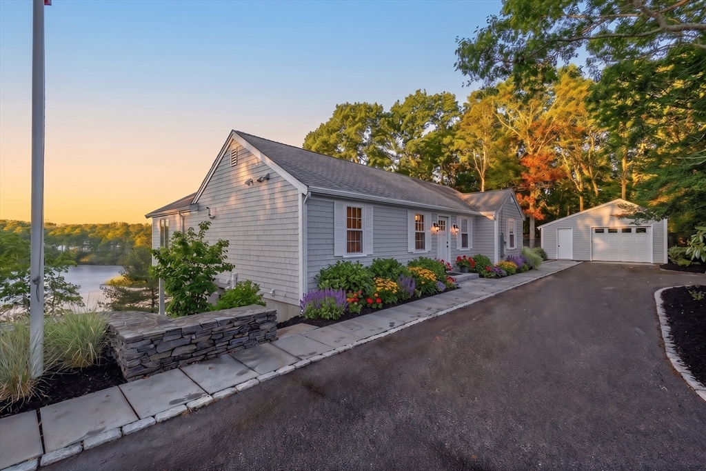 162 Main St, Barnstable, Massachusetts, 3 Bedrooms Bedrooms, 6 Rooms Rooms,2.5 BathroomsBathrooms,Residential,For Sale,Main St,73506902