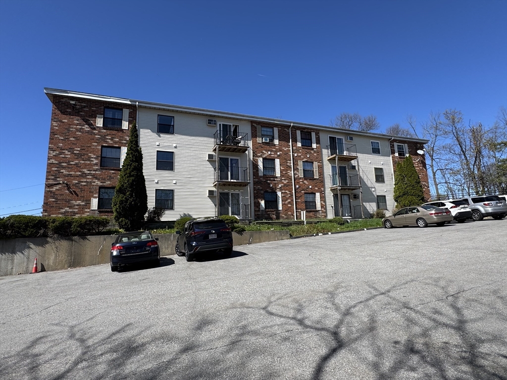 10 Hemans Street, Worcester, Massachusetts, 1 Bedroom Bedrooms, 3 Rooms Rooms,1 BathroomBathrooms,Residential,For Sale,Hemans Street,73506964
