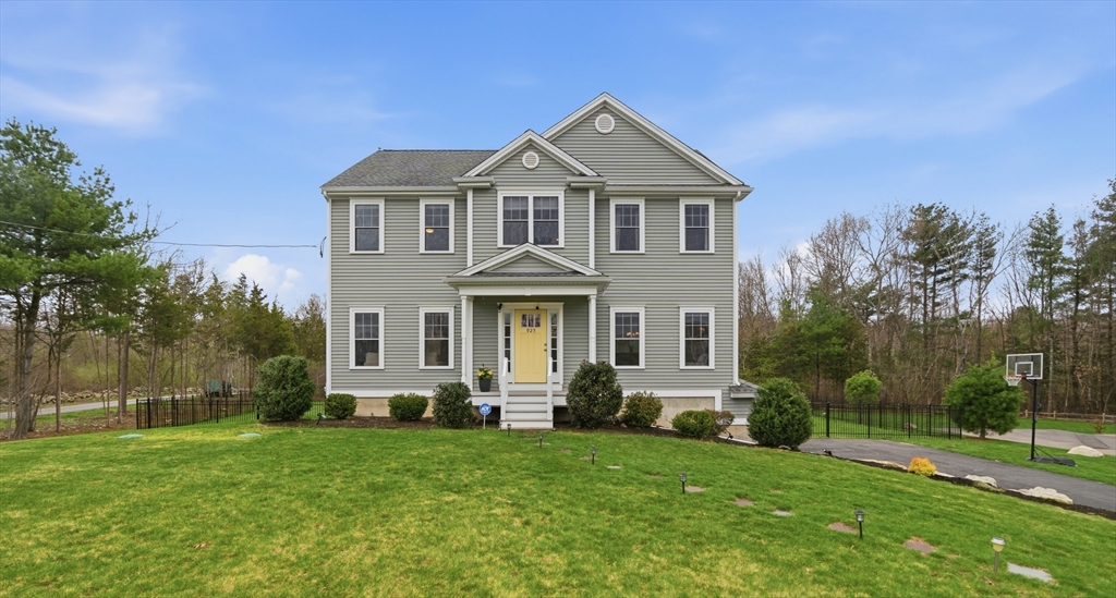 925 Pleasant St, Attleboro, Massachusetts, 3 Bedrooms Bedrooms, 7 Rooms Rooms,2.5 BathroomsBathrooms,Residential,For Sale,Pleasant St,73506987