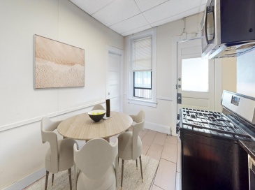 882 Huntington Ave, Boston, Massachusetts, 4 Bedrooms Bedrooms, 6 Rooms Rooms,1 BathroomBathrooms,Residential Lease,For Rent,Huntington Ave,73507006