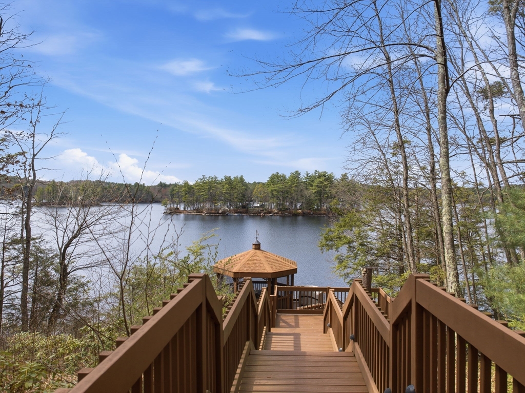 72 Warren Ave, Harvard, Massachusetts, 4 Bedrooms Bedrooms, 9 Rooms Rooms,4.5 BathroomsBathrooms,Residential,For Sale,Warren Ave,73506893