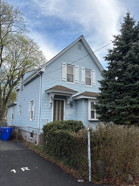 18 Alger Ave, Taunton, Massachusetts, 3 Bedrooms Bedrooms, 6 Rooms Rooms,1 BathroomBathrooms,Residential,For Sale,Alger Ave,73507042
