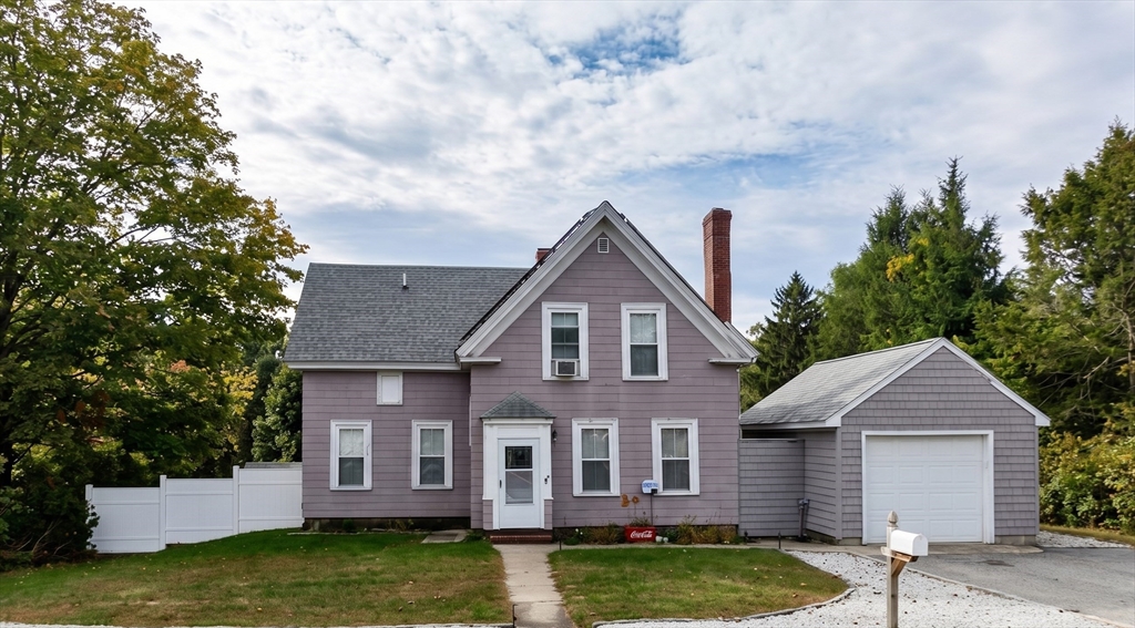 131 Pleasant Valley St, Methuen, Massachusetts, 3 Bedrooms Bedrooms, 6 Rooms Rooms,2 BathroomsBathrooms,Residential,For Sale,Pleasant Valley St,73506855