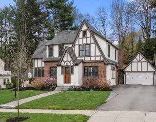 19 Hancock Hill Dr, Worcester, Massachusetts, 4 Bedrooms Bedrooms, 9 Rooms Rooms,2.5 BathroomsBathrooms,Residential,For Sale,Hancock Hill Dr,73506731