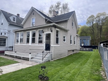 5 Vernon St, Holyoke, Massachusetts, 4 Bedrooms Bedrooms, 6 Rooms Rooms,1.5 BathroomsBathrooms,Residential,For Sale,Vernon St,73506734