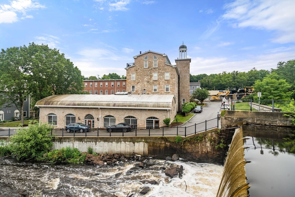 20 N Stone Mill Dr, Dedham, Massachusetts, 2 Bedrooms Bedrooms, 4 Rooms Rooms,2 BathroomsBathrooms,Residential,For Sale,N Stone Mill Dr,73506740