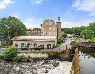 20 N Stone Mill Dr, Dedham, Massachusetts, 2 Bedrooms Bedrooms, 4 Rooms Rooms,2 BathroomsBathrooms,Residential,For Sale,N Stone Mill Dr,73506740