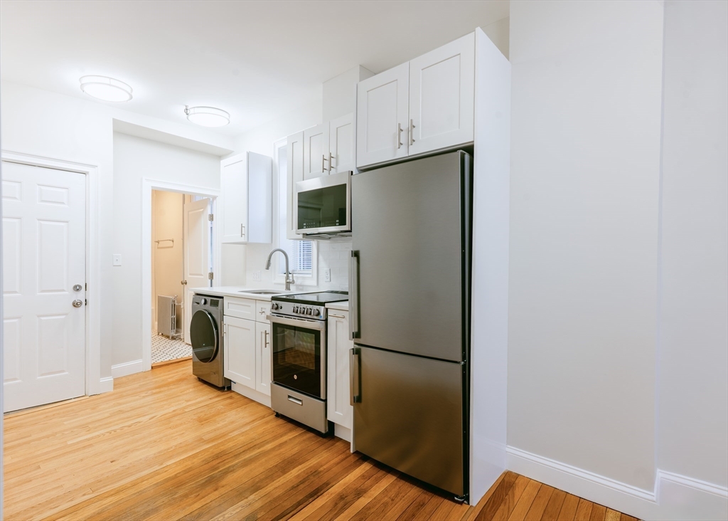 37 Joy, Boston, Massachusetts, 1 Bedroom Bedrooms, 3 Rooms Rooms,1 BathroomBathrooms,Residential Lease,For Rent,Joy,73478028