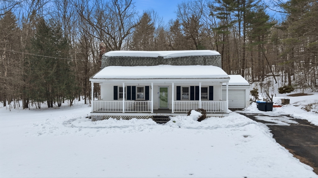 18 Country Ln, Belchertown, Massachusetts, 3 Bedrooms Bedrooms, 6 Rooms Rooms,2 BathroomsBathrooms,Residential,For Sale,Country Ln,73482760
