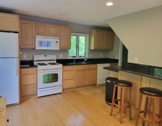 37 Golden Hills Road, Saugus, Massachusetts, 2 Bedrooms Bedrooms, 6 Rooms Rooms,1 BathroomBathrooms,Residential Lease,For Rent,Golden Hills Road,73484770