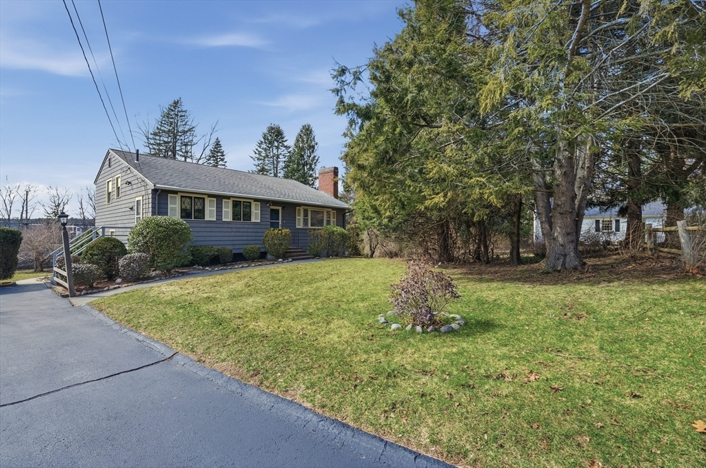6 Pine Knoll Road, Franklin, Massachusetts, 3 Bedrooms Bedrooms, 8 Rooms Rooms,2 BathroomsBathrooms,Residential,For Sale,Pine Knoll Road,73488629