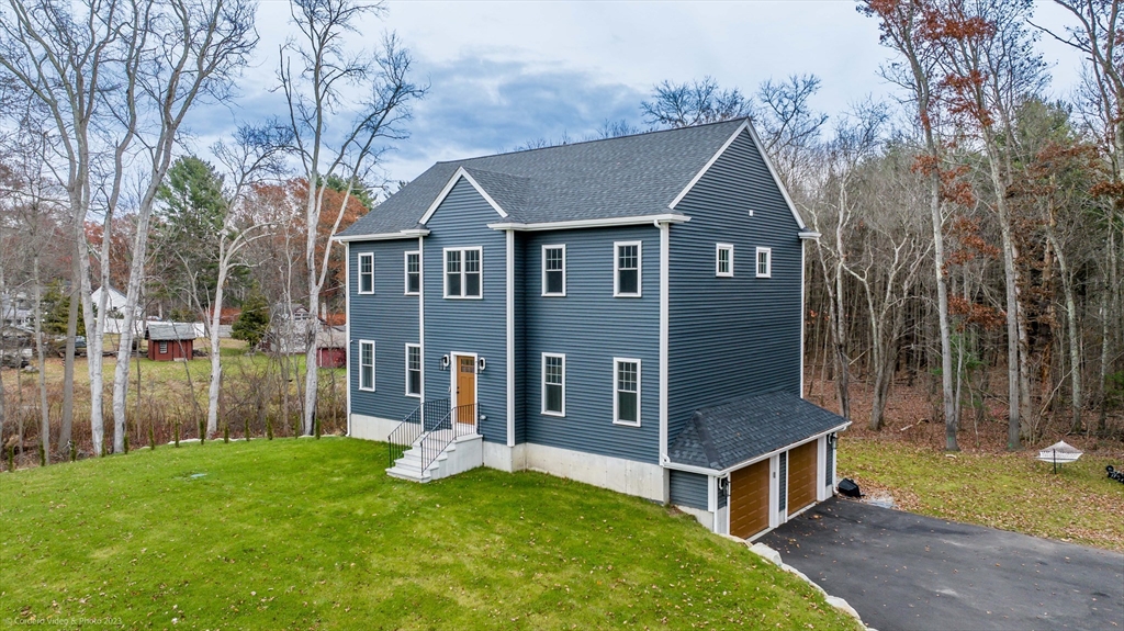 111 Dunbar St, Taunton, Massachusetts, 4 Bedrooms Bedrooms, 7 Rooms Rooms,2.5 BathroomsBathrooms,Residential,For Sale,Dunbar St,73479325