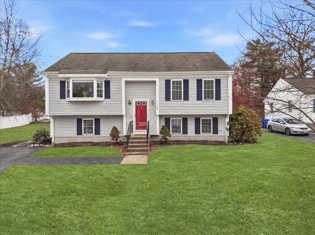 143 Morrison Rd, Taunton, Massachusetts, 3 Bedrooms Bedrooms, 5 Rooms Rooms,2 BathroomsBathrooms,Residential,For Sale,Morrison Rd,73484583
