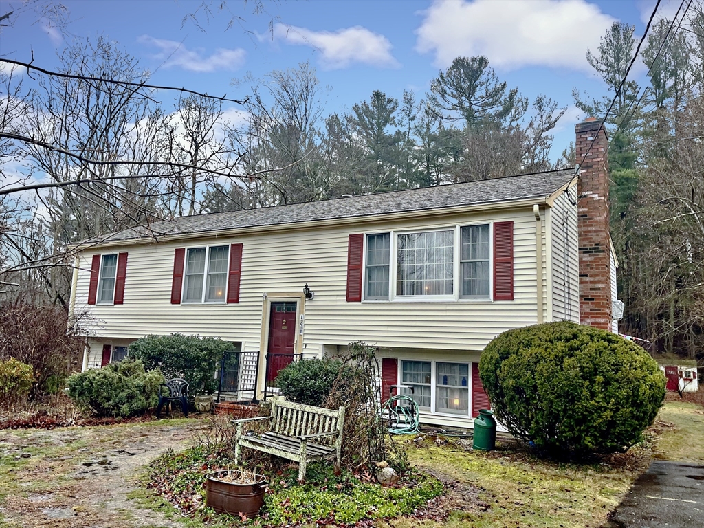 191 Summer St, Rockland, Massachusetts, 4 Bedrooms Bedrooms, 7 Rooms Rooms,1.5 BathroomsBathrooms,Residential,For Sale,Summer St,73484988