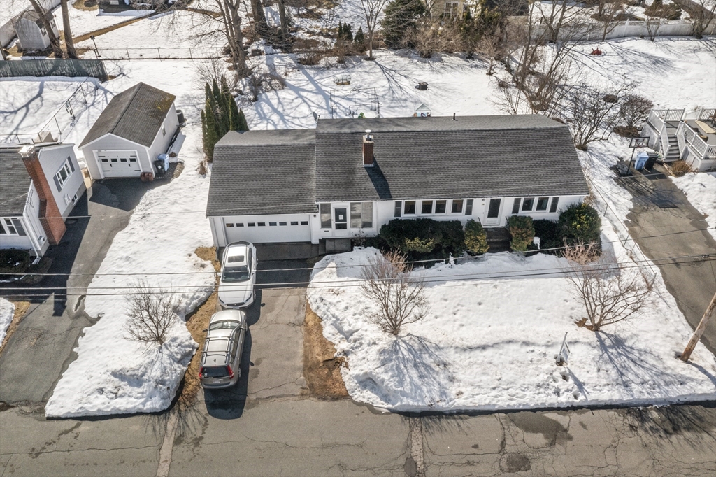 74 Benson St, Whitman, Massachusetts, 2 Bedrooms Bedrooms, 5 Rooms Rooms,1 BathroomBathrooms,Residential,For Sale,Benson St,73483642