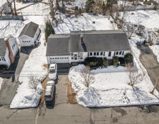 74 Benson St, Whitman, Massachusetts, 2 Bedrooms Bedrooms, 5 Rooms Rooms,1 BathroomBathrooms,Residential,For Sale,Benson St,73483642