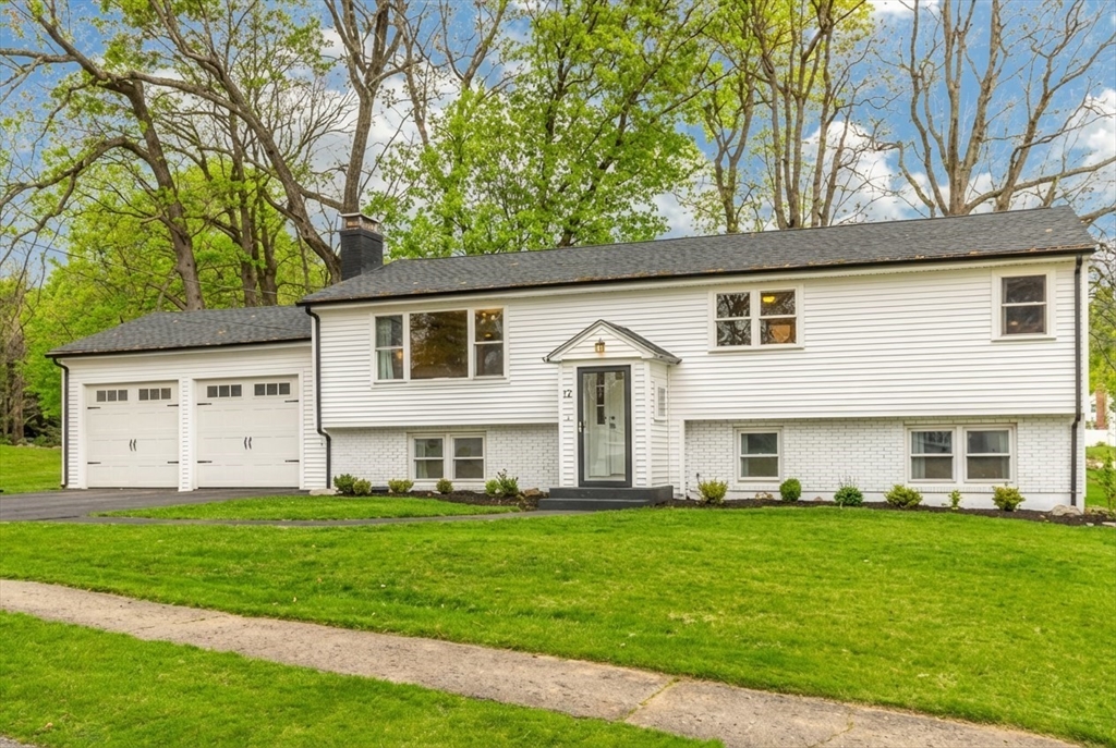 12 Pinecroft Ave, Holden, Massachusetts, 4 Bedrooms Bedrooms, 8 Rooms Rooms,2 BathroomsBathrooms,Residential,For Sale,Pinecroft Ave,73484036