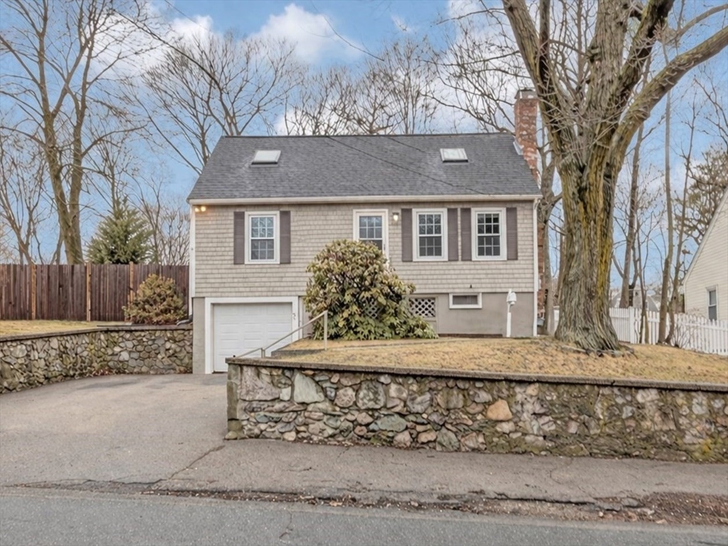 213 River St, Dedham, Massachusetts, 3 Bedrooms Bedrooms, 7 Rooms Rooms,2 BathroomsBathrooms,Residential,For Sale,River St,73490961