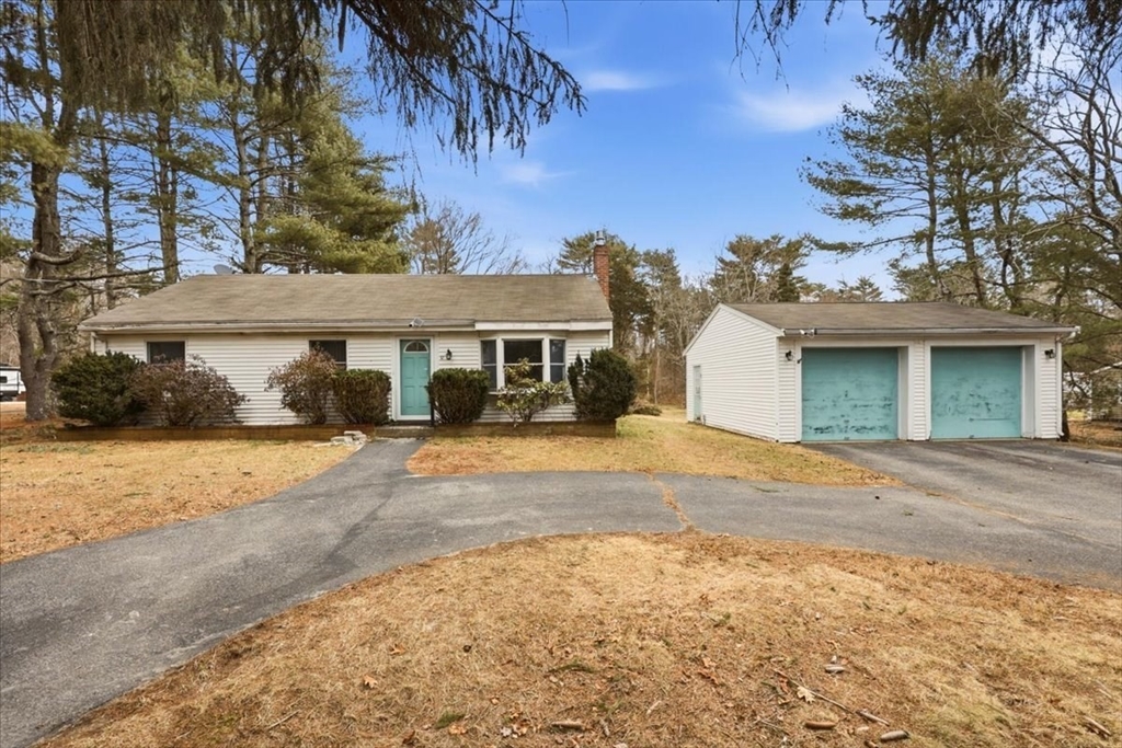 12 Carmel St, Middleboro, Massachusetts, 3 Bedrooms Bedrooms, 6 Rooms Rooms,1 BathroomBathrooms,Residential,For Sale,Carmel St,73489787