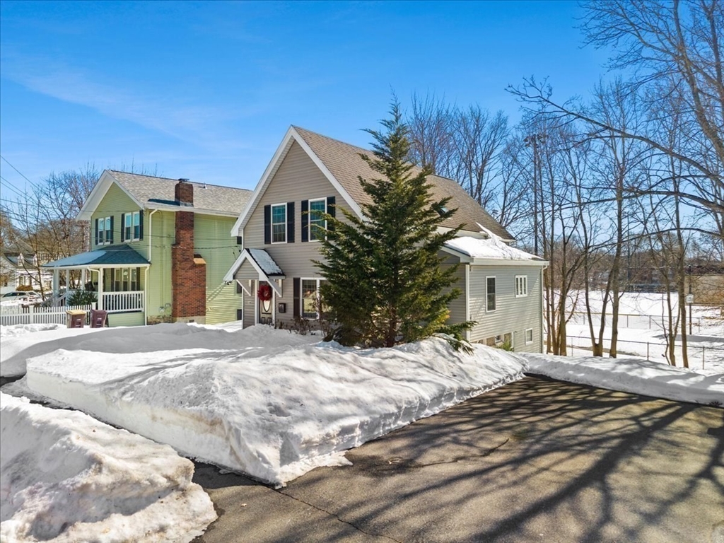 148 Chard St, Weymouth, Massachusetts, 3 Bedrooms Bedrooms, 6 Rooms Rooms,1.5 BathroomsBathrooms,Residential,For Sale,Chard St,73482389