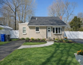 54 Wilbur St, Raynham, Massachusetts, 3 Bedrooms Bedrooms, 7 Rooms Rooms,1 BathroomBathrooms,Residential,For Sale,Wilbur St,73476067