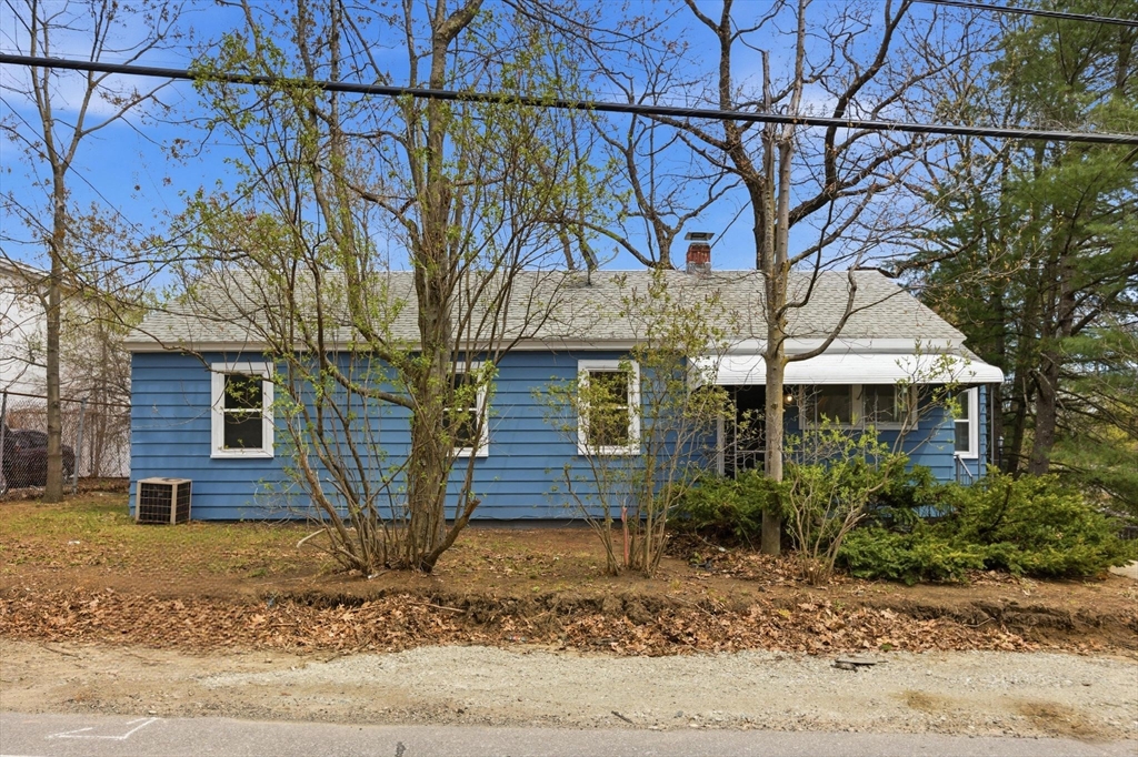 464 Central St, Leominster, Massachusetts, 2 Bedrooms Bedrooms, 5 Rooms Rooms,1 BathroomBathrooms,Residential,For Sale,Central St,73507098