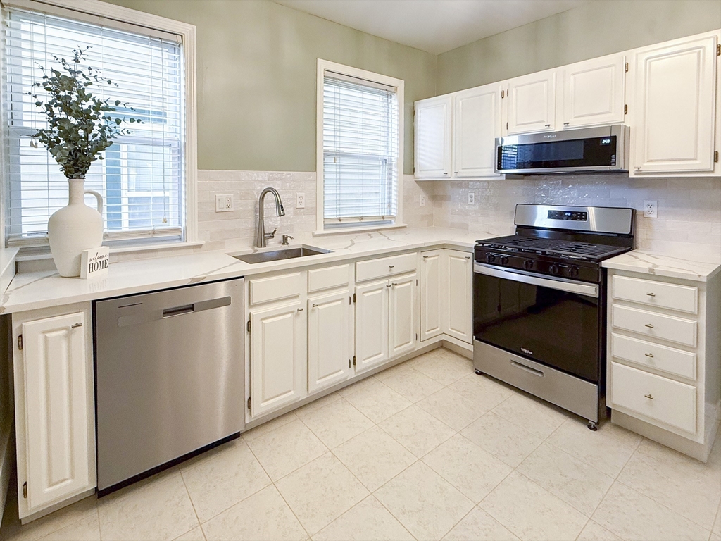 103 Hancock St, Boston, Massachusetts, 3 Bedrooms Bedrooms, 6 Rooms Rooms,1 BathroomBathrooms,Residential,For Sale,Hancock St,73507111