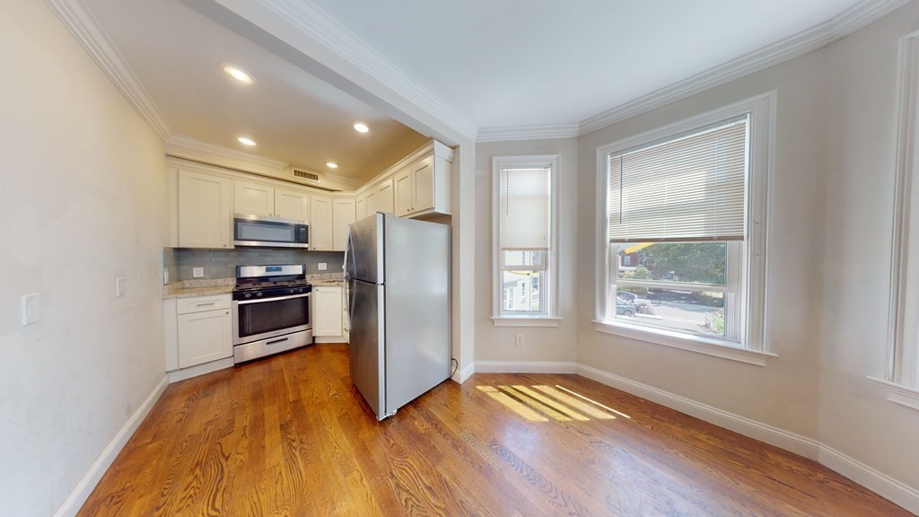 19 Perrin, Boston, Massachusetts, 4 Bedrooms Bedrooms, 7 Rooms Rooms,1 BathroomBathrooms,Residential Lease,For Rent,Perrin,73507065