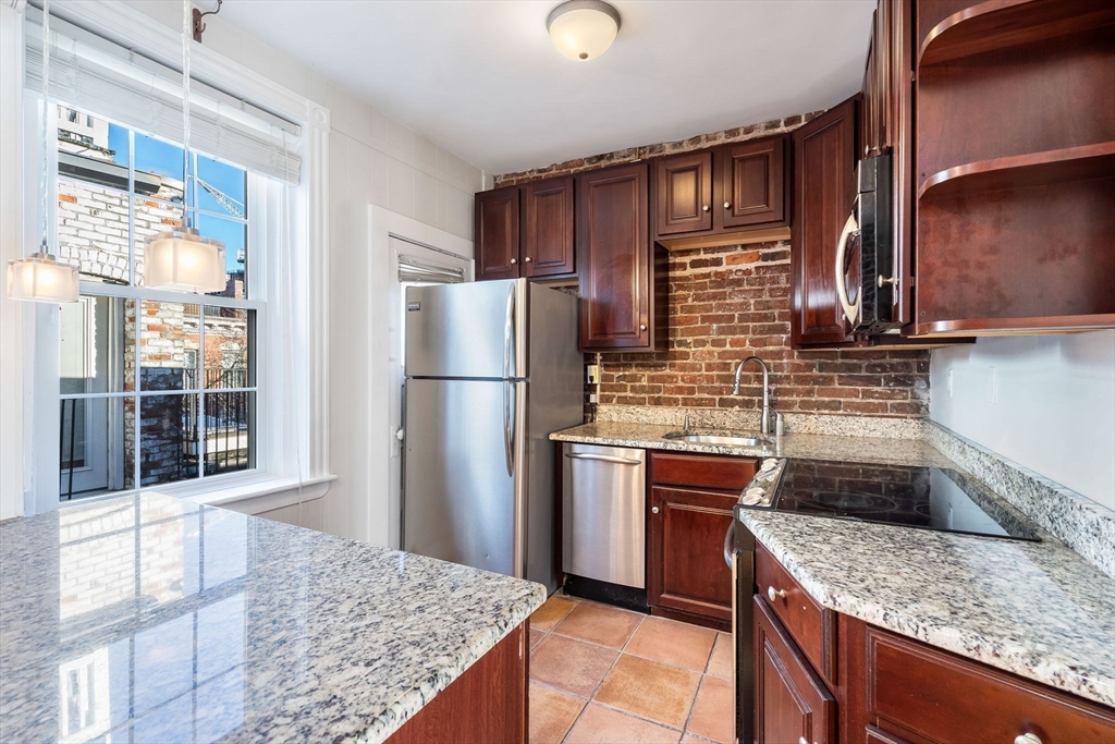 80 Revere, Boston, Massachusetts, 2 Bedrooms Bedrooms, 4 Rooms Rooms,1 BathroomBathrooms,Residential Lease,For Rent,Revere,73507083