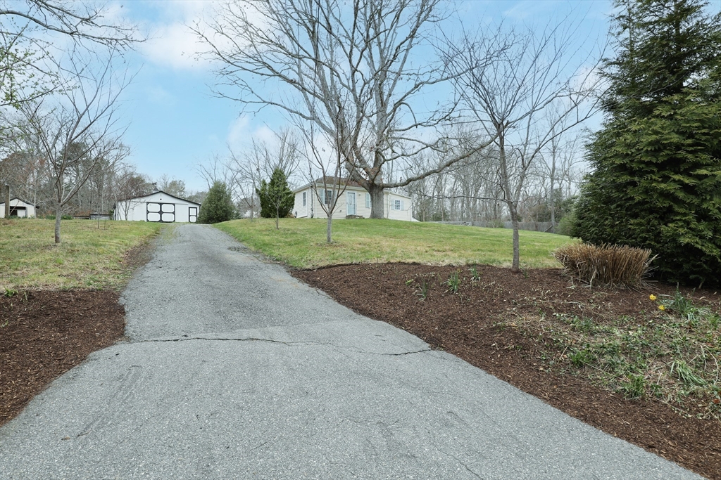 39 Lovell's Lane, Mashpee, Massachusetts, 2 Bedrooms Bedrooms, 5 Rooms Rooms,1 BathroomBathrooms,Residential,For Sale,Lovell's Lane,73507143