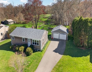 51 Holly Ln, Westport, Massachusetts, 3 Bedrooms Bedrooms, 5 Rooms Rooms,1 BathroomBathrooms,Residential,For Sale,Holly Ln,73507221
