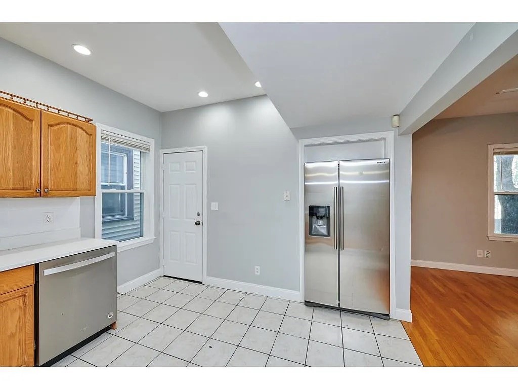 5-7 Transit Street, Boston, Massachusetts, 2 Bedrooms Bedrooms, 4 Rooms Rooms,1 BathroomBathrooms,Residential Lease,For Rent,Transit Street,73507251