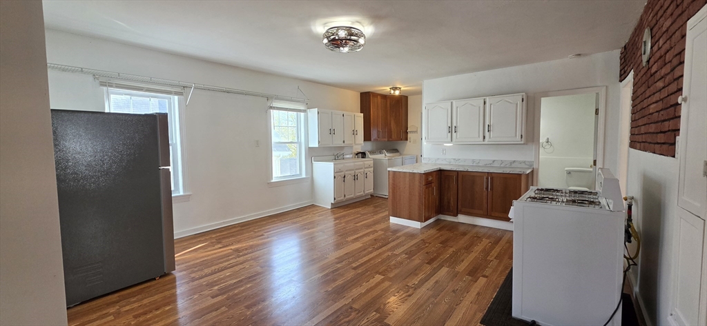 14 Orient St, Worcester, Massachusetts, 3 Bedrooms Bedrooms, 6 Rooms Rooms,1 BathroomBathrooms,Residential Lease,For Rent,Orient St,73507261
