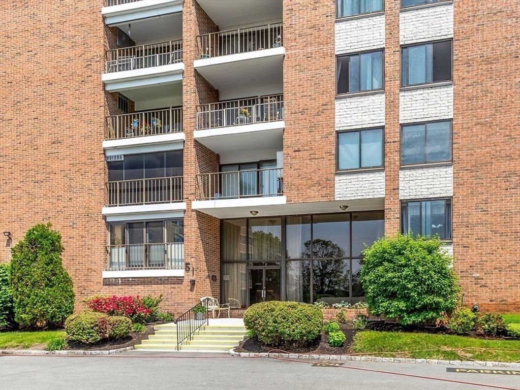 51 Melrose St, Melrose, Massachusetts, 2 Bedrooms Bedrooms, 5 Rooms Rooms,2 BathroomsBathrooms,Residential,For Sale,Melrose St,73507275
