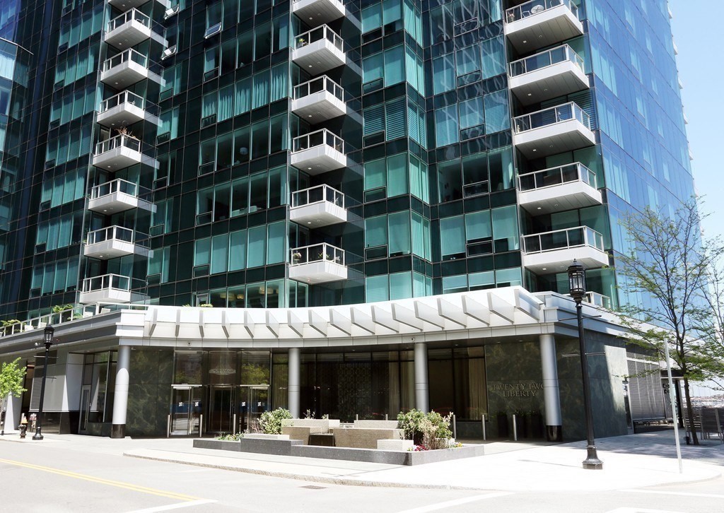 22 Liberty, Boston, Massachusetts, 2 Bedrooms Bedrooms, 4 Rooms Rooms,2 BathroomsBathrooms,Residential,For Sale,Liberty,73507327