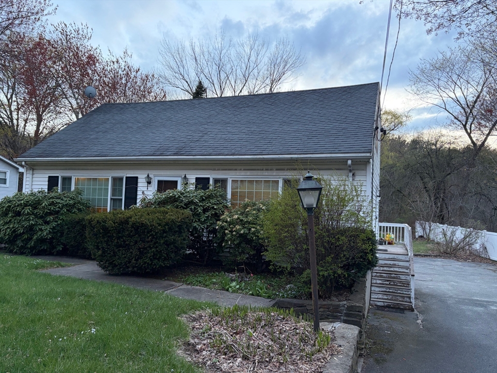 112 Marlboro Rd, Southborough, Massachusetts, 3 Bedrooms Bedrooms, 7 Rooms Rooms,1.5 BathroomsBathrooms,Residential,For Sale,Marlboro Rd,73507358